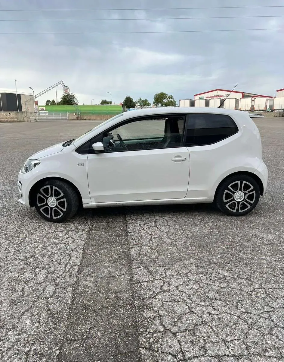 Volkswagen Up 2012 photo 2