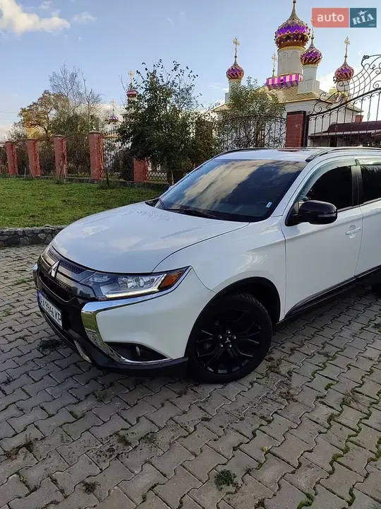 Mitsubishi Outlander 2018 photo 3