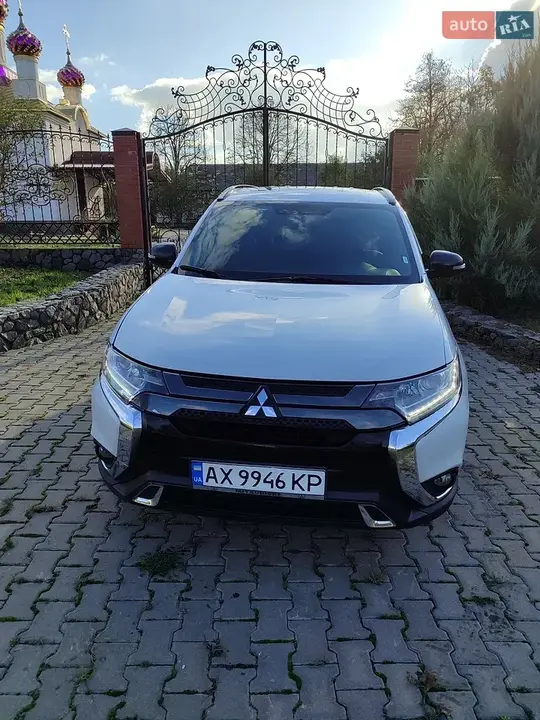 Mitsubishi Outlander 2018 photo 4