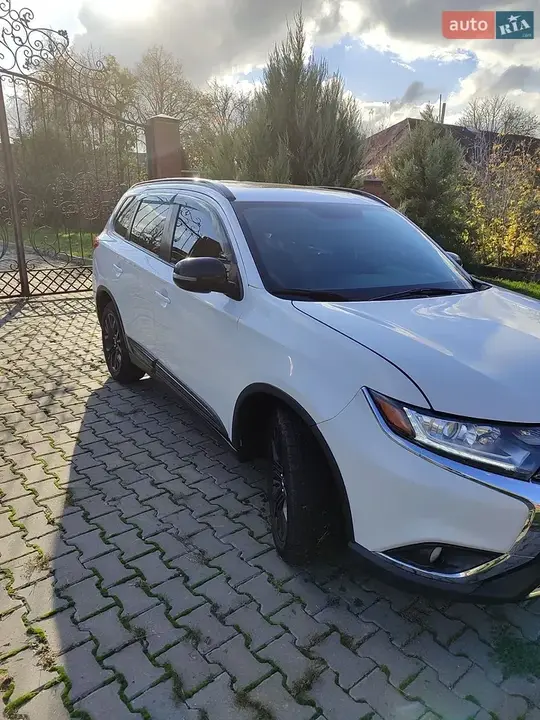 Mitsubishi Outlander 2018 photo 5