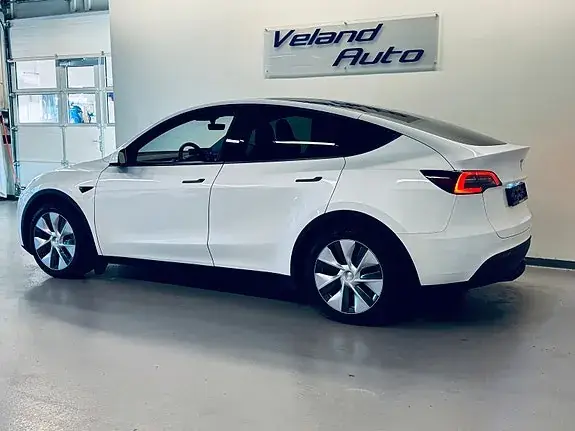 Tesla Model Y 2023 photo 4