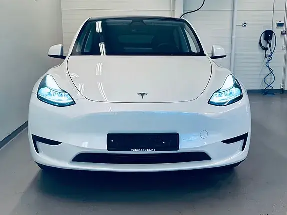 Tesla Model Y 2023 photo 2
