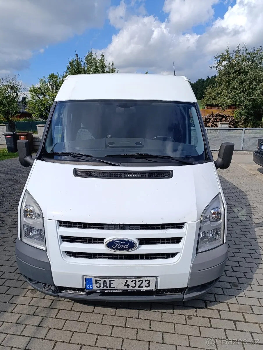 Ford Transit 2011 photo 2