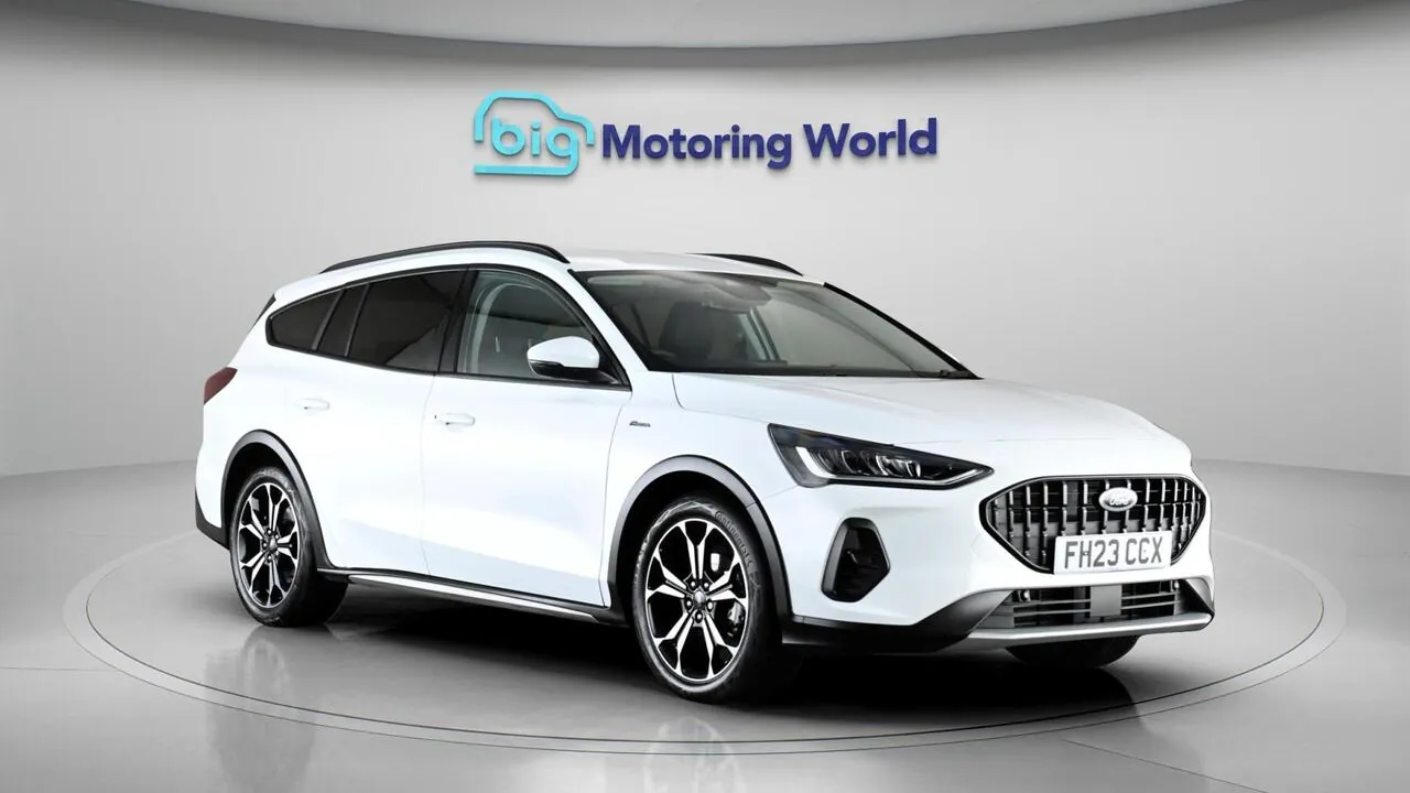 Ford Focus 2023 photo 2