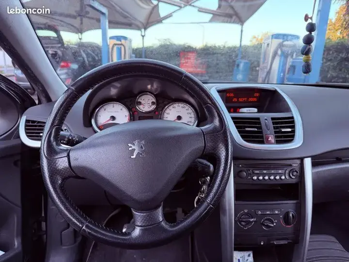 Peugeot 207 2008 photo 3