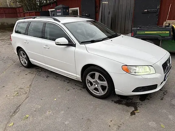 Volvo V70 2011 photo 2