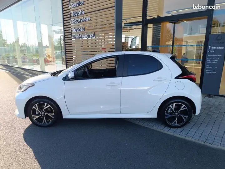 Toyota Yaris 2025 photo 2