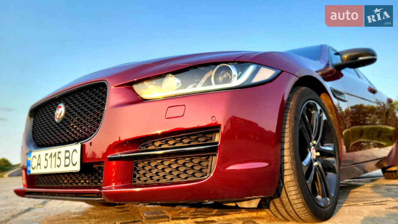Jaguar Xe 2015 photo 3