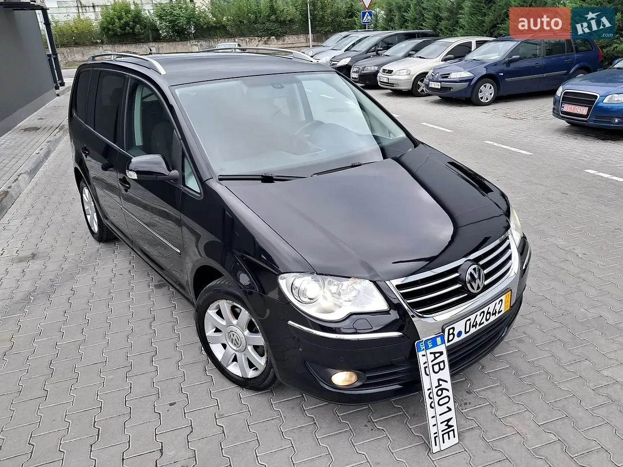 Volkswagen Touran 2008 photo 2
