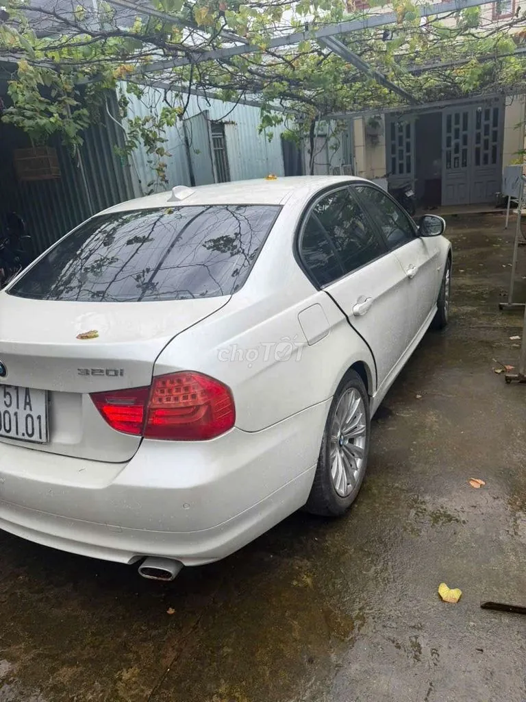 BMW 3 Series 2010 photo 2