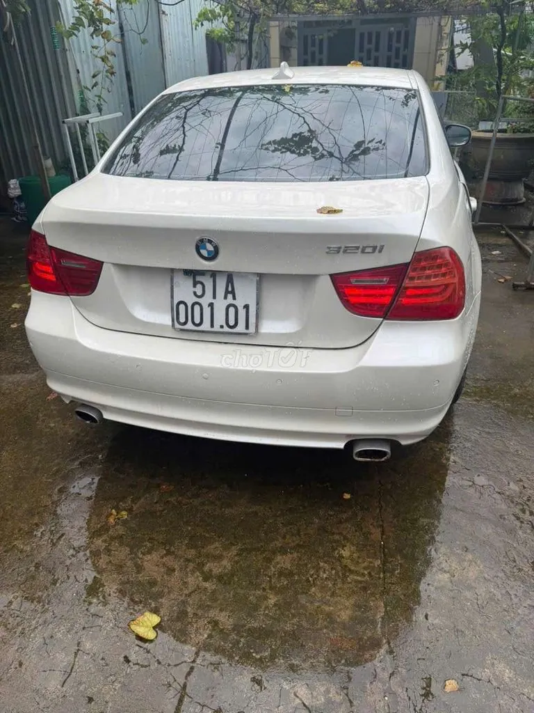 BMW 3 Series 2010 photo 3
