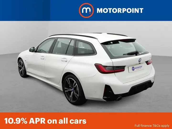 BMW 3 Series 2023 photo 2