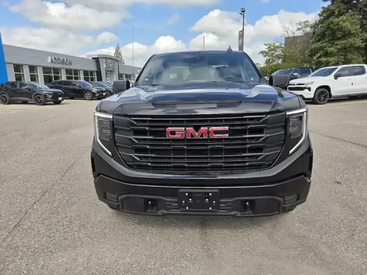 GMC Sierra 1500 2026 photo 2