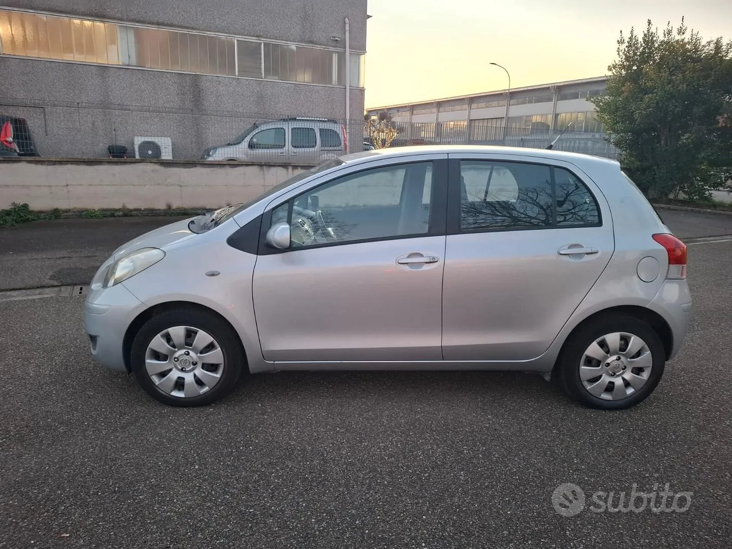 Toyota Yaris 2009 photo 4