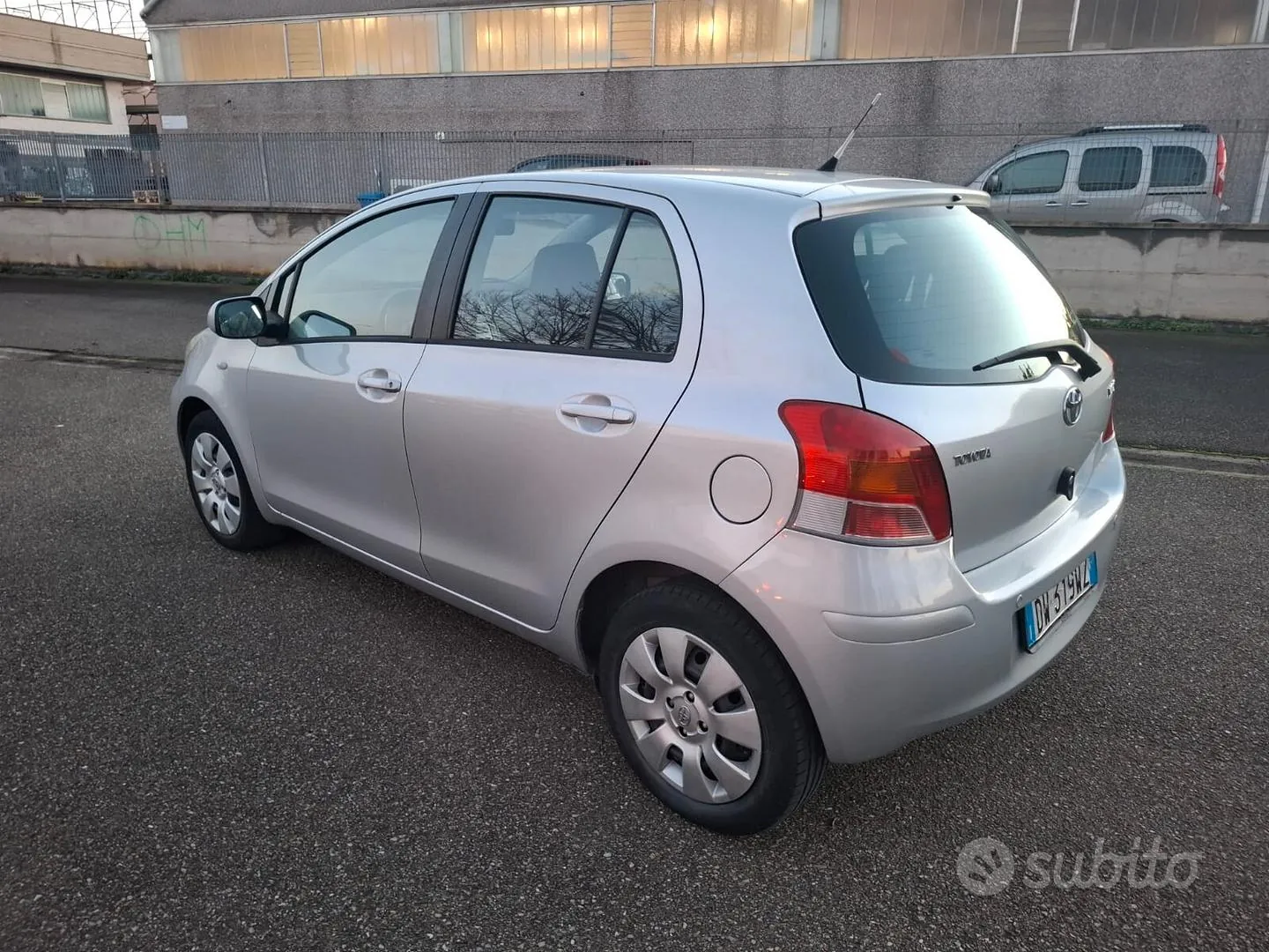 Toyota Yaris 2009 photo 3