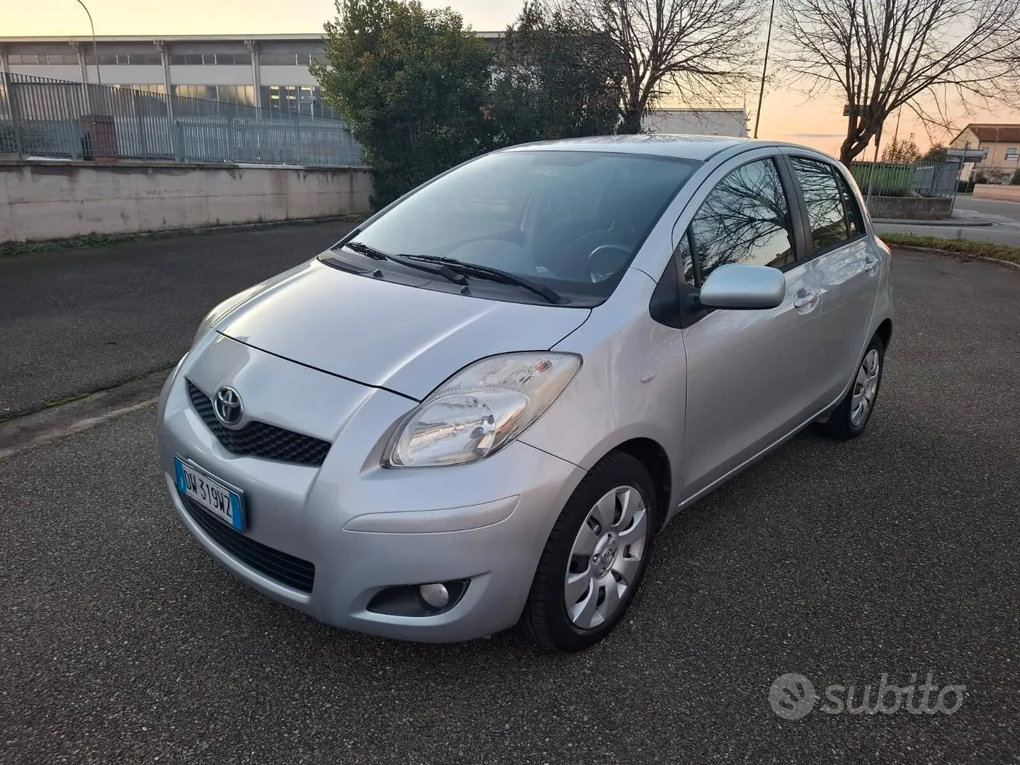 Toyota Yaris 2009 photo 2