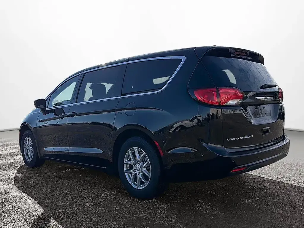 Chrysler Grand Caravan 2026 photo 3