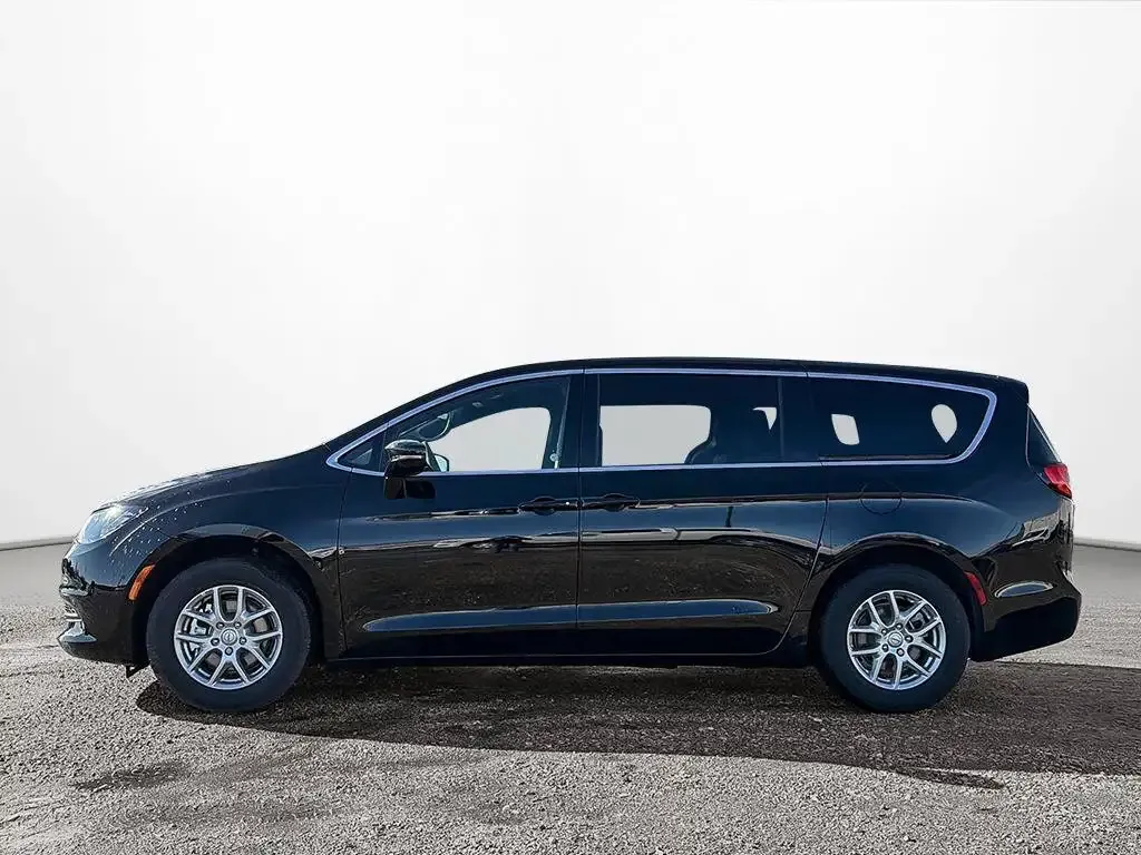 Chrysler Grand Caravan 2026 photo 2