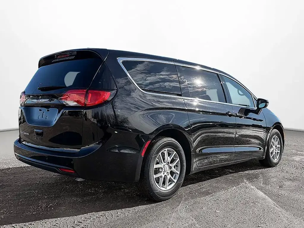 Chrysler Grand Caravan 2026 photo 5
