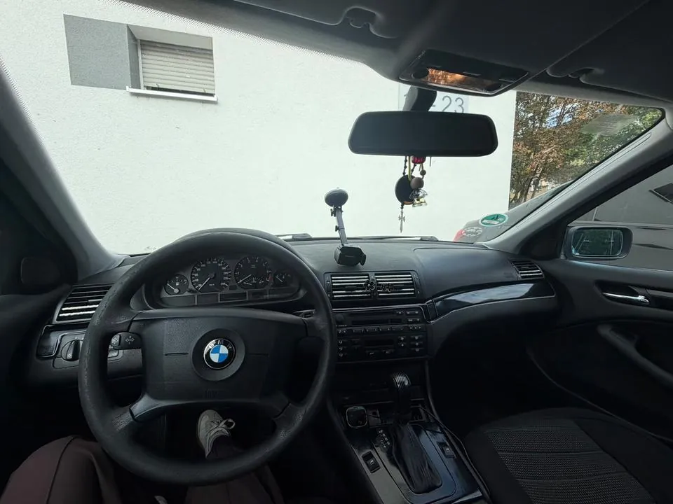 BMW 320I