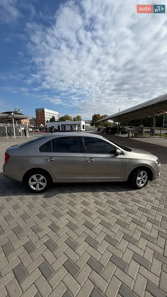 Skoda Rapid 2013 photo 2