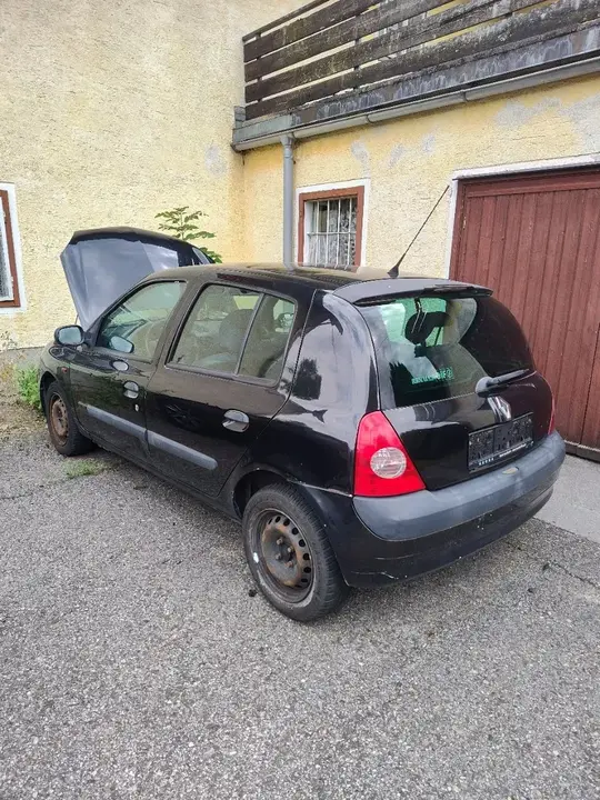 Renault Clio 2002 photo 2