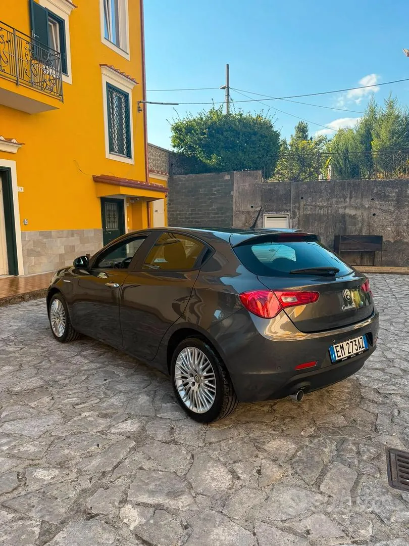 Alfa Romeo Giulietta 2012 photo 5