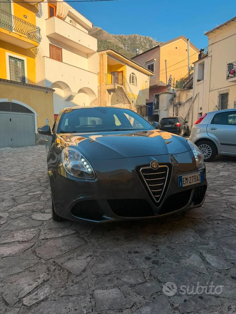 Alfa Romeo Giulietta 2012 photo 2