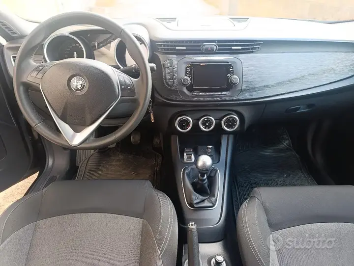 Alfa Romeo Giulietta 2018 photo 5