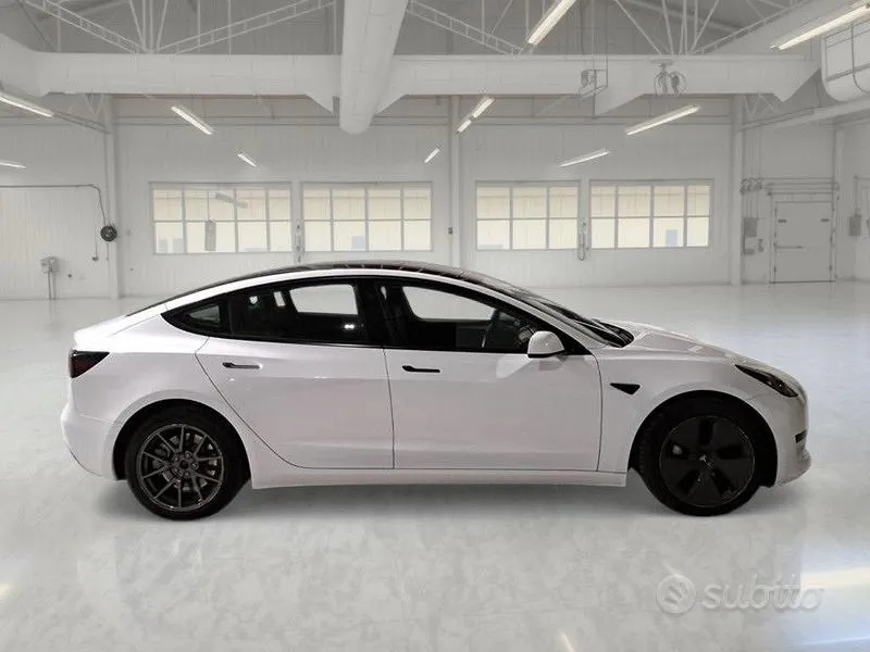 Tesla Model 3 2022 photo 3