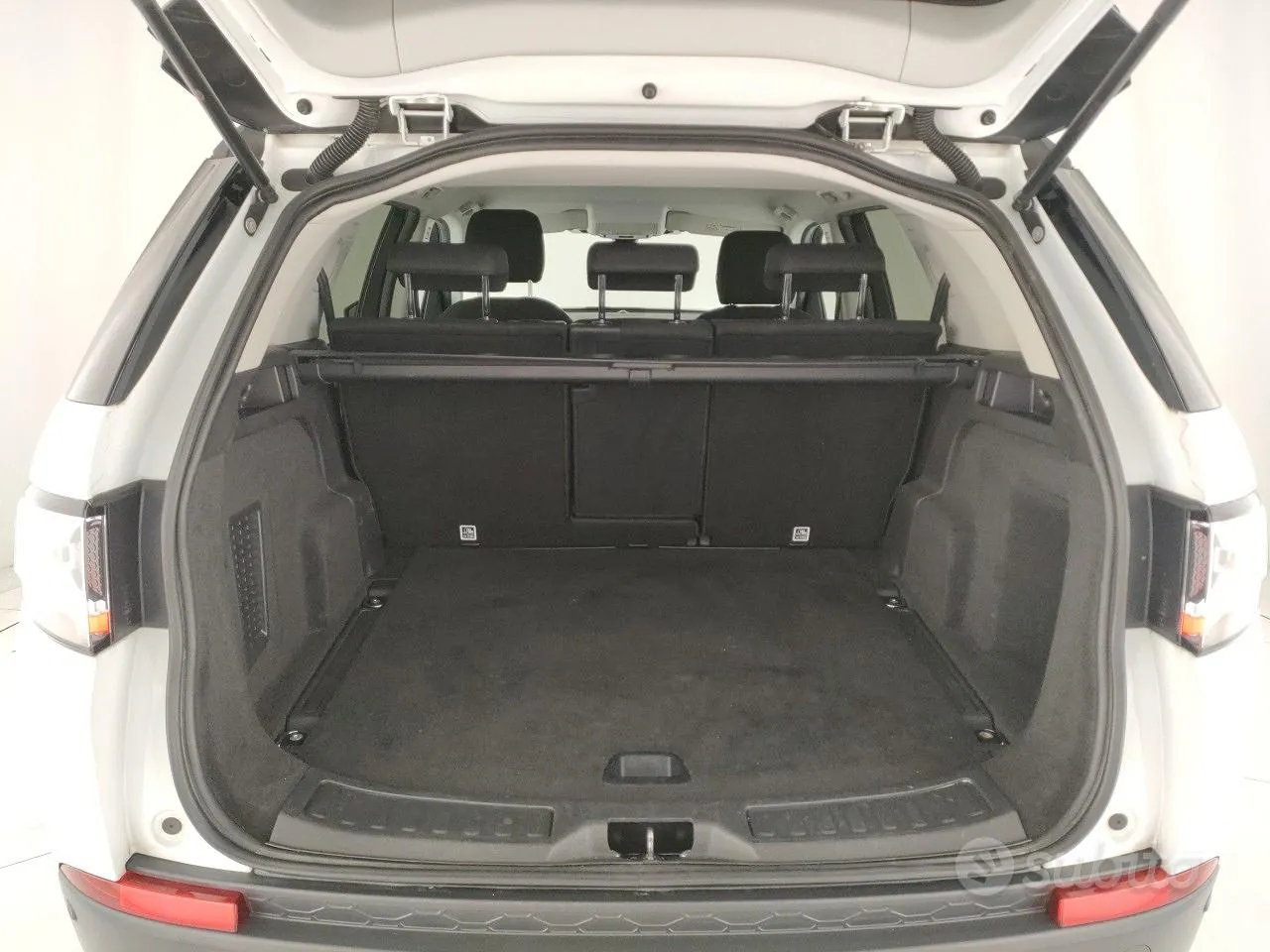 Land Rover Discovery Sport 2019 photo 4