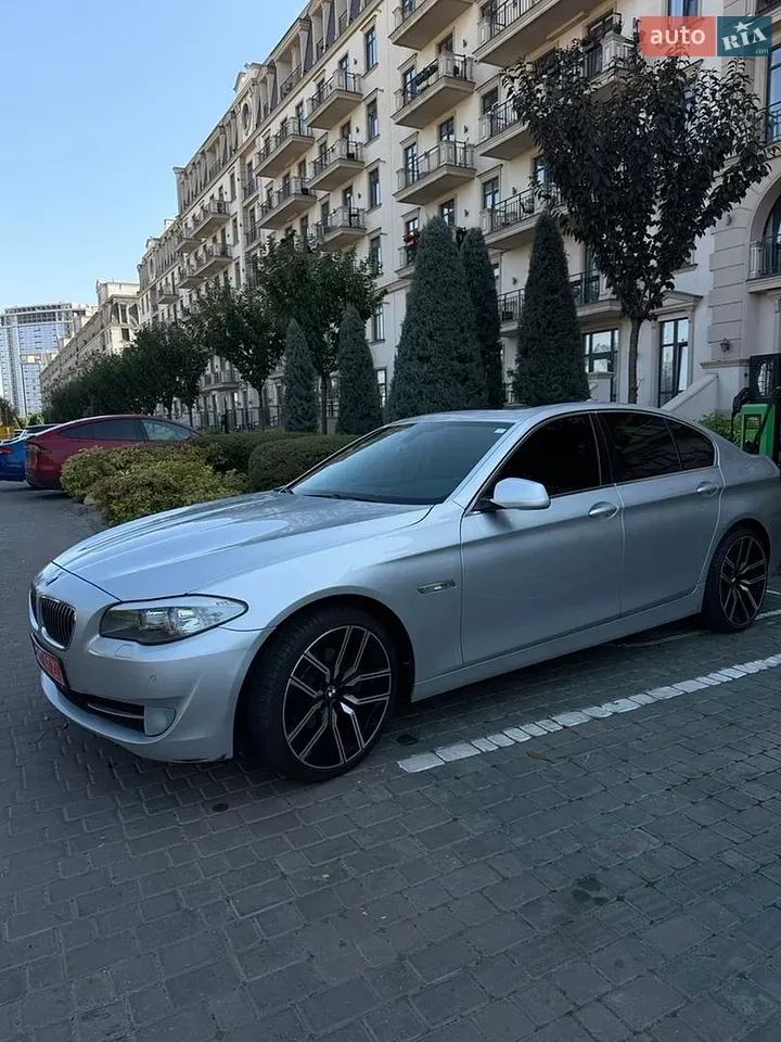 BMW 5 Series 2013 photo 2