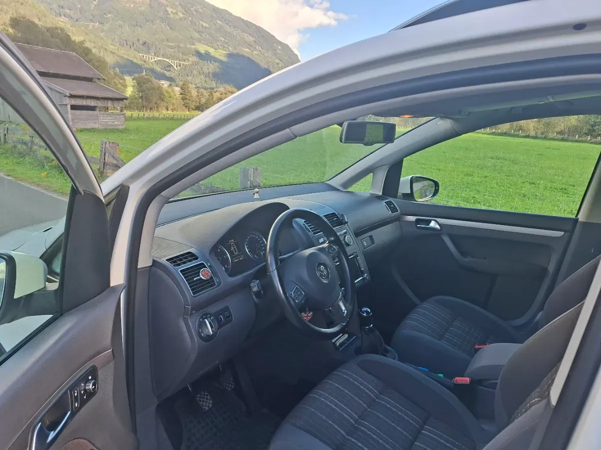 Volkswagen Touran 2014 photo 3