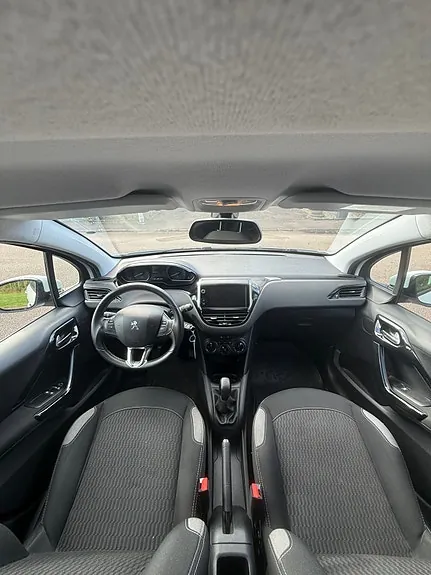 Peugeot 208 2015 photo 2