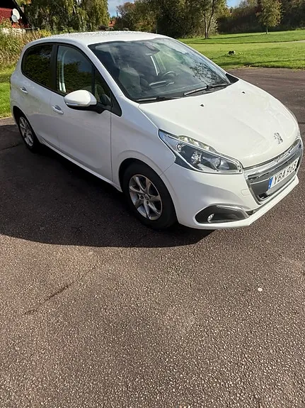 Peugeot 208 2015 photo 3