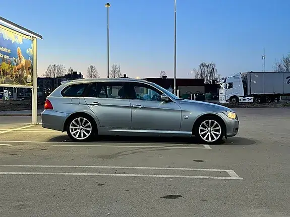 BMW 320D 2010 photo 4