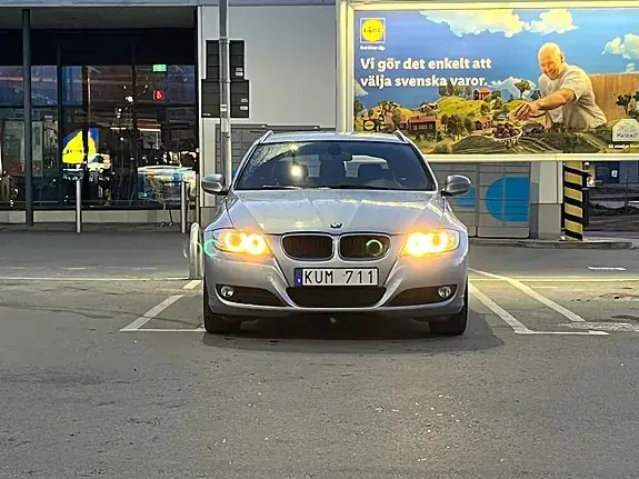 BMW 320D 2010 photo 2