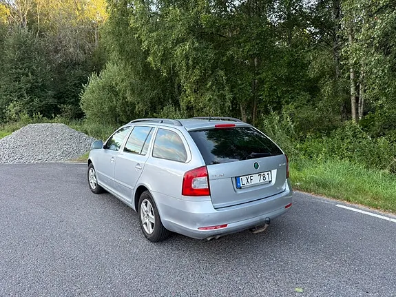 Skoda Octavia 2012 photo 2