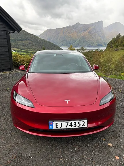 Tesla Model 3 2025 photo 3