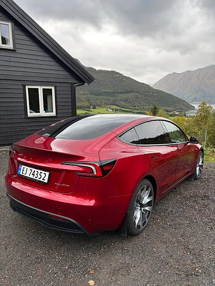 Tesla Model 3 2025 photo 4