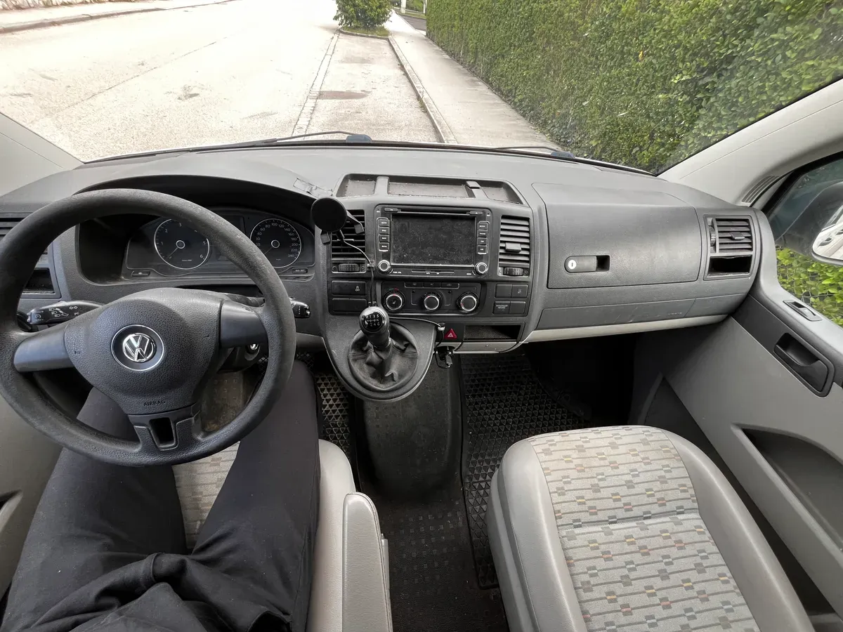 Volkswagen T5 2010 photo 3
