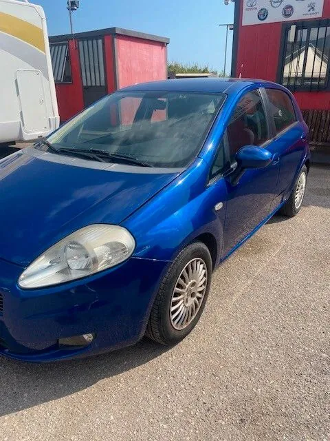 Fiat Grande Punto 2008 photo 2