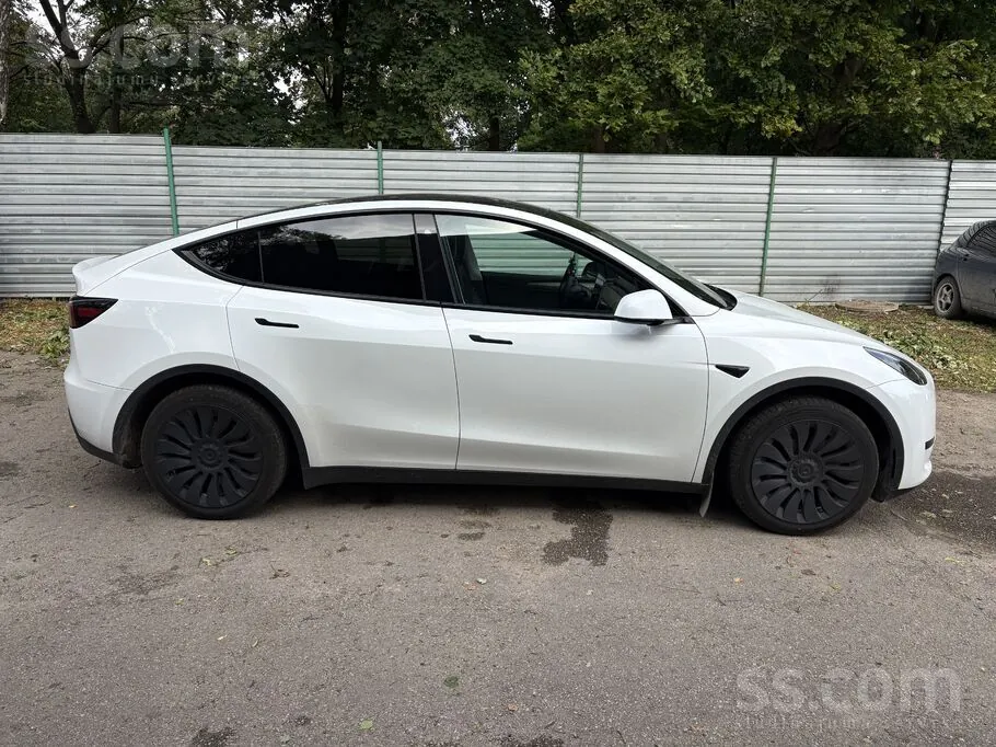 Tesla Model Y 2024 photo 2