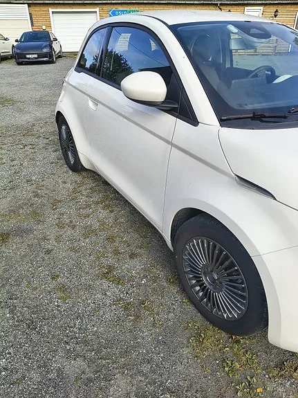 Fiat 500E 2022 photo 2