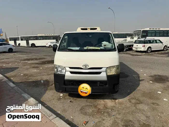 Toyota Hiace 2017 photo 2