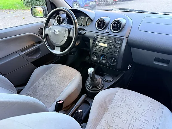 Ford Fiesta 2003 photo 5