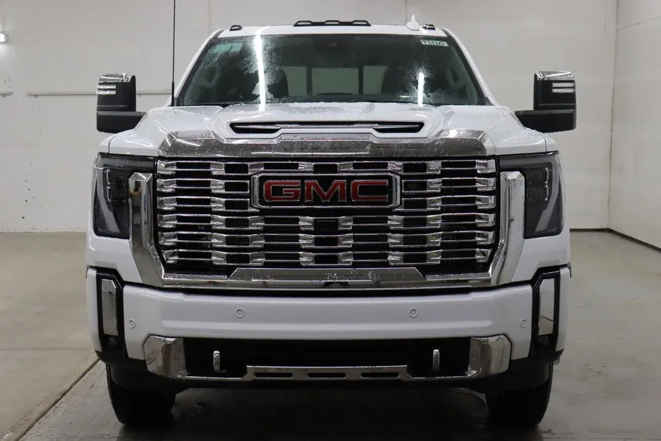 GMC Sierra 3500Hd 2026 photo 3
