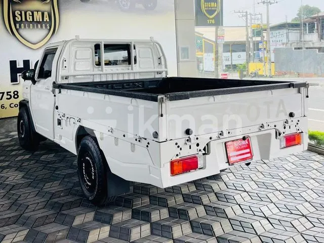 Toyota Hilux 2024 photo 3