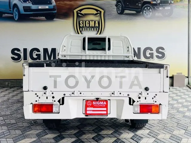 Toyota Hilux 2024 photo 4