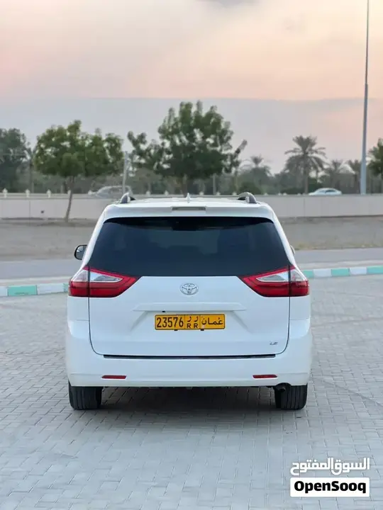 Toyota Sienna 2018 photo 2